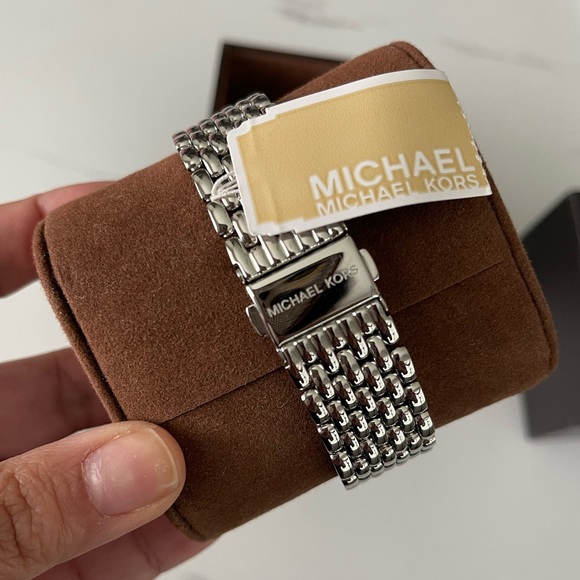 NEW Michael Kors Silver Amelia Watch MK6180 - Picture 4 of 9